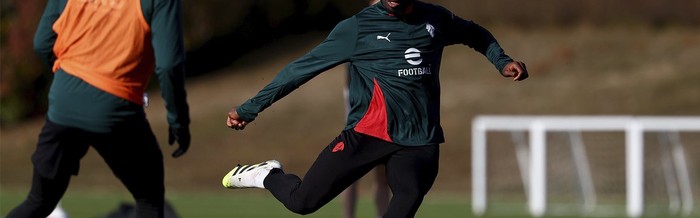 博鱼电竞-米兰队发布训练组图备战新赛季|ac米兰_新浪体育_新浪新闻